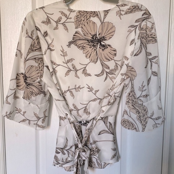 Beige and white floral blouse - Picture 4 of 5